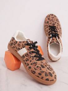 SHUZIA 女士仿制德国复古系带圆头橡胶鞋底绒面豹纹运动鞋——时尚百搭，适合日常新年假期复活节穿着 - 棕色 - 查看 2