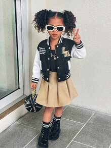 SHEIN Explorewe 女童黑色棒球外套搭配卡其色短裙套装，经典棒球外套搭配时尚卡其色短裙，休闲又不失运动感，展现小朋友活泼的个性，同时又不失舒适感。适合秋冬季日常休闲、户外出行、户外活动穿着。 - 玫紅色 - 查看 6