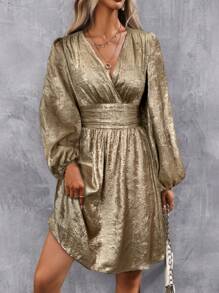 Chiquease 女士纯色 V 领褶皱长袖短款休闲连衣裙，适合新年节日聚会服装