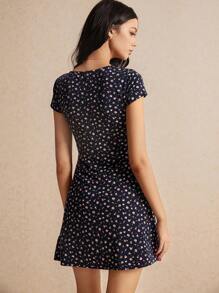 SHEIN Frenchy Thời trang nữ Váy chữ A cổ chữ V ngọt ngào, Váy hoa, Váy hoa mùa xuân, Váy nữ đi biển, Mùa hè Y2k, Váy hoa, Váy mùa hè dễ thương, Váy mùa hè - Nhiều màu - Xem 2