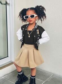 SHEIN Explorewe 女童黑色棒球外套搭配卡其色短裙套装，经典棒球外套搭配时尚卡其色短裙，休闲又不失运动感，展现小朋友活泼的个性，同时又不失舒适感。适合秋冬季日常休闲、户外出行、户外活动穿着。 - 玫紅色 - 查看 4