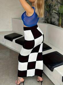 女士温暖针织格子长裙高开叉，性感舒适 - 黑與白 - 查看 2