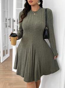 SHEIN Frenchy Plus Size Casual Ribbed Velvet A-Line Midi Dress - Green - View 1
