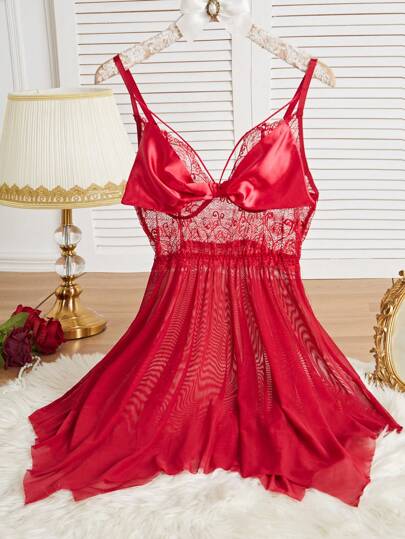 Camisón transparente de talla grande con parches de encaje, bajo asimétrico, decoración de moño