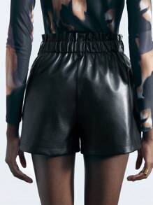 Maija 女士黑色纯色简约休闲 PU 皮革松紧腰褶皱短裤，百搭日常穿着