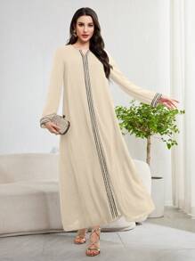 Al Najma 女式缺口领长袖宽松直筒阿拉伯朴素连衣裙，配拼接缎带 - 杏色 - 查看 3