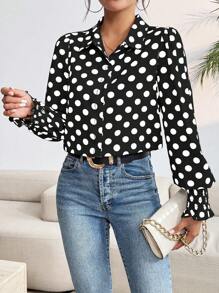 EMERY ROSE Camisa Feminina Elegante de Manga Longa com Decote V Profundo e Estampa de Bolinhas, Modelo Slim Fit - Preto e Branco - Visão 4