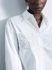 Maija 女士春夏水钻装饰时尚都市风翻领开襟长袖短款时尚衬衫，适合圣帕特里克节、复活节、中国新年、音乐节等场合穿着。这款衬衫也适合夏季、海滩度假、外出、毕业典礼等场合。 - 白色 - 查看 3