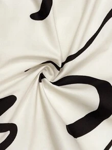 Slaydiva Plus Graphic Print Drawstring Hem Jacket For Dailywear In Fall/Winter - Black and White - View 8