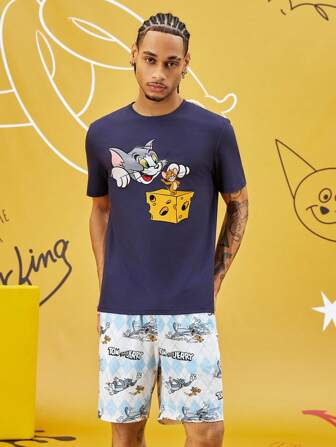 TOM & JERRY X SHEIN 男士 1 件卡通印花短袖 T 恤和 1 件菱形图案短裤睡衣套装，夏季