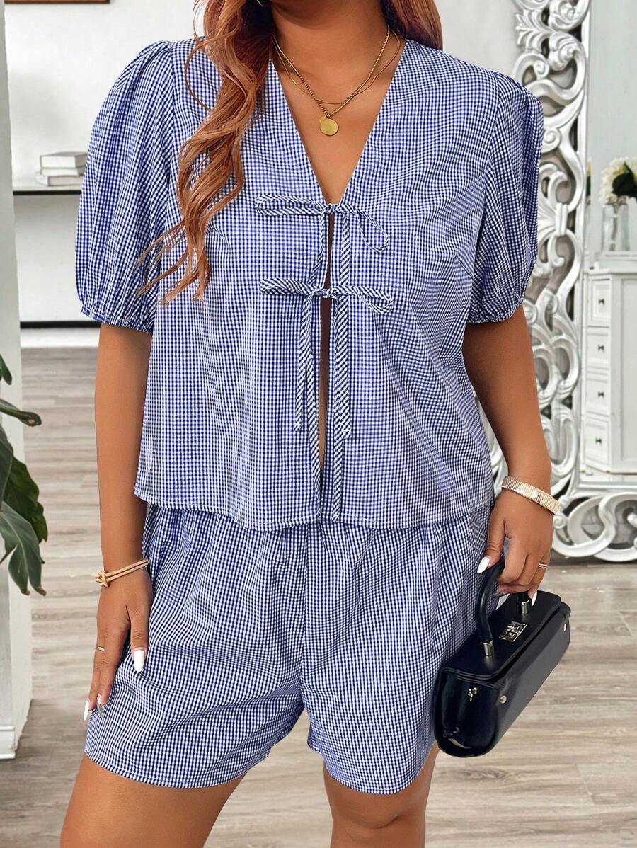 SHEIN LUNE Conjunto de 2 piezas de camisa de manga abullonada corta con nudo delantero a cuadros y shorts para mujer talla grande, verano