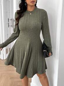 SHEIN CURVE+ Vestido midi plus size feminino casual com nervuras em veludo evasê