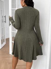 SHEIN CURVE+ Vestido midi plus size feminino casual com nervuras em veludo evasê