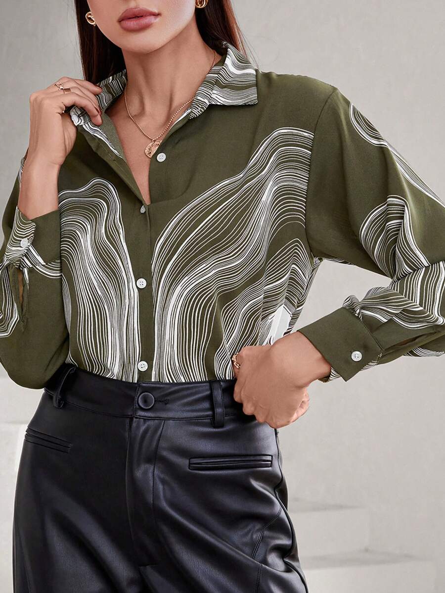 SHEIN Privé 全图案印花翻领前扣休闲长袖衬衫 - 綠色 - 查看 1