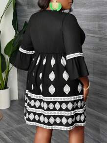 Slaydiva Robe mini grande taille pour femmes avec col en V, manches 3/4, volants à l'ourlet, coupe décontractée, imprimé géométrique, pour vacances, sexy et décontracté, printemps et été