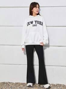 SHEIN Leap Crew Bộ 2 chiếc/Bộ Áo Hoodie in chữ màu trơn và quần ống loe cho bé gái tuổi teen, chất liệu nỉ dày dặn - Đen và trắng - Xem 3