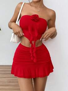 SHEIN EZwear 2 件套：纯色花卉装饰不对称下摆抹胸上衣和荷叶边下摆迷你裙性感套装 - 紅色 - 查看 4