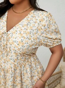 SHEIN Essnce Plus Size V-Neck Tie Front Short Sleeve Ditsy Floral Pleated Dress - Apricot - View 6