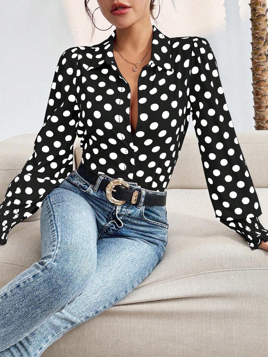 EMERY ROSE Camisa Feminina Elegante de Manga Longa com Decote V Profundo e Estampa de Bolinhas, Modelo Slim Fit - Preto e Branco - Visão 1
