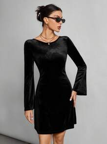 SHEIN Tall Váy ngắn tay dài hở lưng nhung đen cho nữ mùa thu phù hợp cho mùa thu đông - màu đen - Xem 2