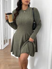SHEIN CURVE+ Vestido midi plus size feminino casual com nervuras em veludo evasê