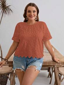 SHEIN Frenchy Camisa de verano para vacaciones de talla grande, de unicolor, con cuello redondo, manga corta y bordado de ojales