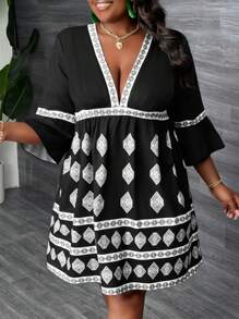 Slaydiva Robe mini grande taille pour femmes avec col en V, manches 3/4, volants à l'ourlet, coupe décontractée, imprimé géométrique, pour vacances, sexy et décontracté, printemps et été