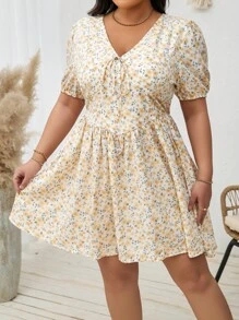 SHEIN Essnce Plus Size V-Neck Tie Front Short Sleeve Ditsy Floral Pleated Dress - Apricot - View 3