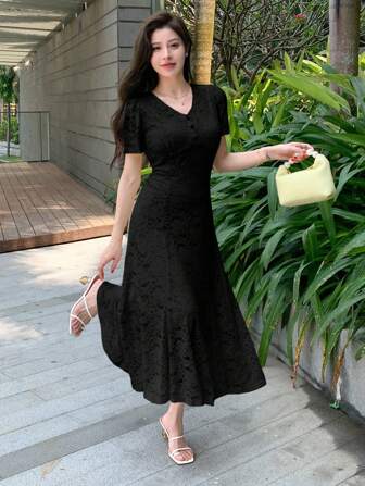 DAZY Black Lace V-Neck Waist-Cinched Fishtail Dress For Women Sundress