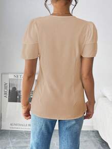 Chiquease Blusa casual con botones frontales, plisados y ribete de volantes de unicolor para mujer - Albaricoque - Ver 2