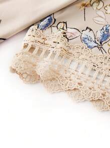 EMERY ROSE 大码女式夏季蕾丝拼接 V 领花卉印花短袖 T 恤图案 T 恤女式上衣 - 彩色 - 查看 4