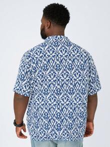 Manfinity VCAY 大码男士休闲宽松图案短袖有领衬衫，适合夏季