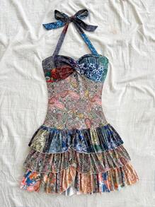 Soleia Vestido mini con estampado floral multicolor, plisado, con cordón posterior, lazo, volantes escalonados y bajo con volantes, adecuado para vacaciones, se puede usar como prenda exterior o interior