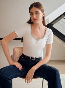 MOTF STUDIO RHINESTONE BOW TRIM TEXTURED SLIM FIT TEE