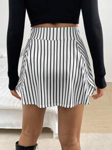 SHEIN Essnce 女士休闲条纹紧身口袋短裙 - 黑與白 - 查看 4