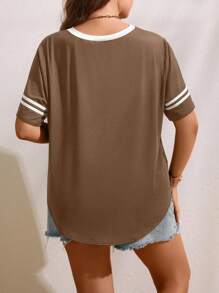 SHEIN LUNE Camiseta holgada de diseño de rayas de cuello en V de talla grande, ropa de moda de otoño para mujer - Marrón Mocha - Ver 5