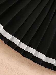 SHEIN 2pcs Young Girl Letter Print Long Sleeve Bomber Jacket & Pleated Skirt School Style Outfit, Spring/Autumn - Black and White - View 6