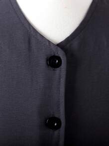 فستان أكمام قصيرة فتيات صغيرات ياقة V مع أزرار أمامية وكشكش على الحاشية