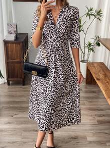 SHEIN Frenchy Robe longue froncée à imprimé léopard, col en V profond, manches courtes, mode pour femmes