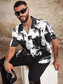 Manfinity LEGND Men's Plus Size Colorblock Print Short Sleeve Shirt - Black and White - View 1