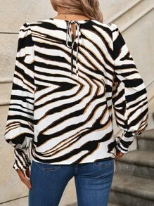 SHEIN Clasi 女士优雅不对称斑马条纹圆领宽松衬衫 - 彩色 - 查看 2