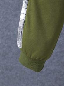 SHEIN Conjunto de 2 piezas para niños preadolescentes con sudadera con capucha y pantalones de estampado a cuadros en contraste - Verde - Ver 3