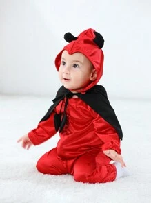 SHEIN Baby Boy/Girl Halloween Red Demon Jumpsuit Costume, Made Of Metallic-Look Fabric, With 3D Horns & Ears Hat, Fashionable Black Cape With 3D Tail Design, Elastic Cuffs & Ankles For Comfort. Suitable For Outdoor Activities, Casual Wear, Sports Or Party - Red - View 4