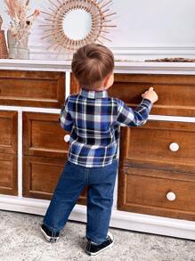 SHEIN 2pcs Infant Boys Fashion Navy Plaid Pocket Shirt & Navy Wash Denim Pants Set, Outfit For Fall/Winter - Blue - View 2