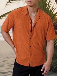 Manfinity Homme 男士度假休闲风，INS上搭配了一款针织黑白几何条纹钩针纹理提花宽松短袖衬衫。纽扣开襟，彰显法式优雅浪漫，是夏威夷海滩度假、音乐节和日常穿着的完美之选。也是送给男朋友或老公的理想礼物。男士条纹短袖单排扣休闲通勤衬衫，男士酷炫衬衫，男士时尚衬衫，男士时尚衬衫 - 橘色 - 查看 4