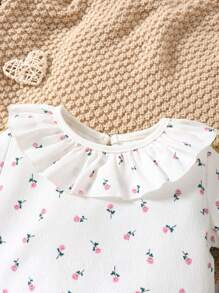 SHEIN Vintaside Kids Baby Girl Ruffle Collar Floral Print Blouse And Button Pocket Bib Pants 2pcs Set