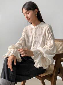 FRIFUL 女式花卉刺绣圆领喇叭袖纽扣宽松优雅衬衫，春夏 - 白色 - 查看 4