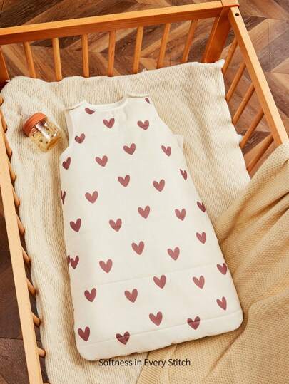 Cozy Pixies 1 件婴儿心形印花连脚睡衣和襁褓毯