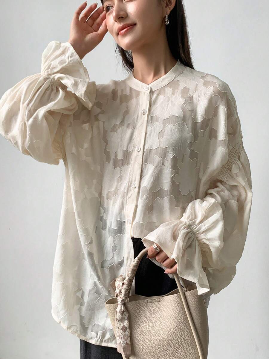 FRIFUL 女式花卉刺绣圆领喇叭袖纽扣宽松优雅衬衫，春夏 - 白色 - 查看 1