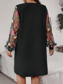 大尺碼花卉刺繡圓領長袖簡約時尚連衣裙 - 黑色 - 查看 2
